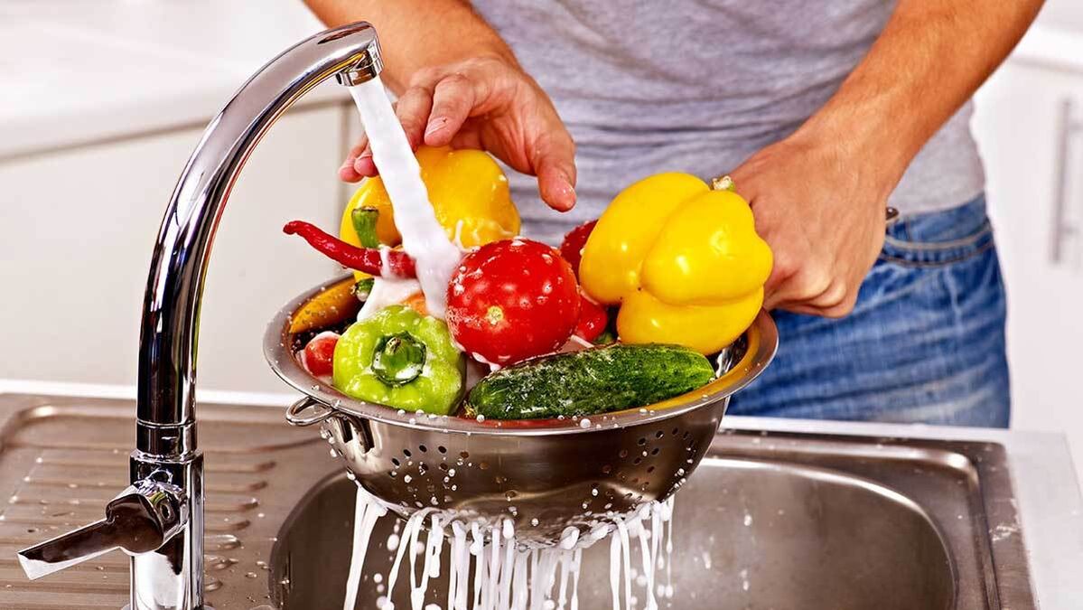 washing vegetables to prevent parasite infestation